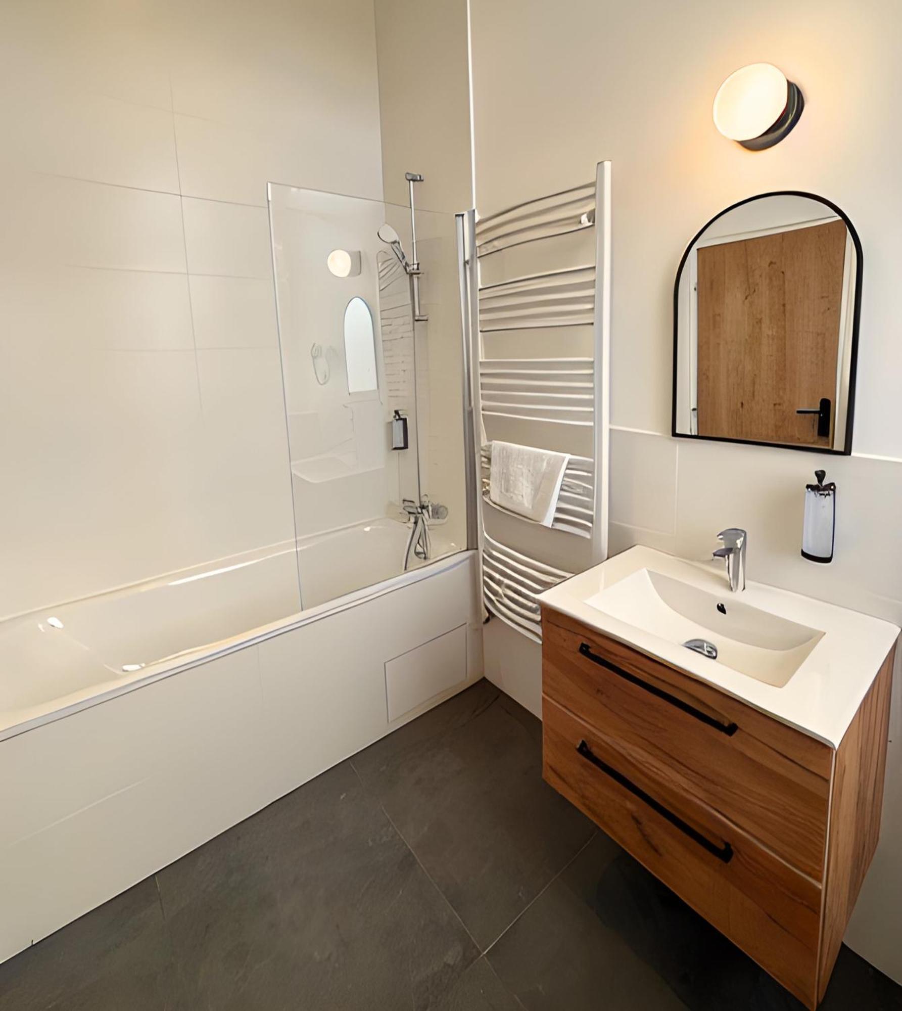 Hotellerie De L'Abbaye Bellegarde-Sainte-Marie Ngoại thất bức ảnh